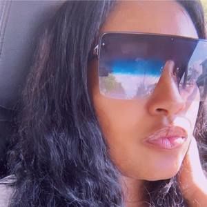 Meet your Posher, Tyatana